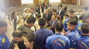 HỌC SINH IVS BIỂU DIỄN TẠI VĂN PHÒNG CHÍNH PHỦ, VINH DỰ NHẬN QUÀ ĐẦU XUÂN TỪ THỦ TƯỚNG PHẠM MINH CHÍNH