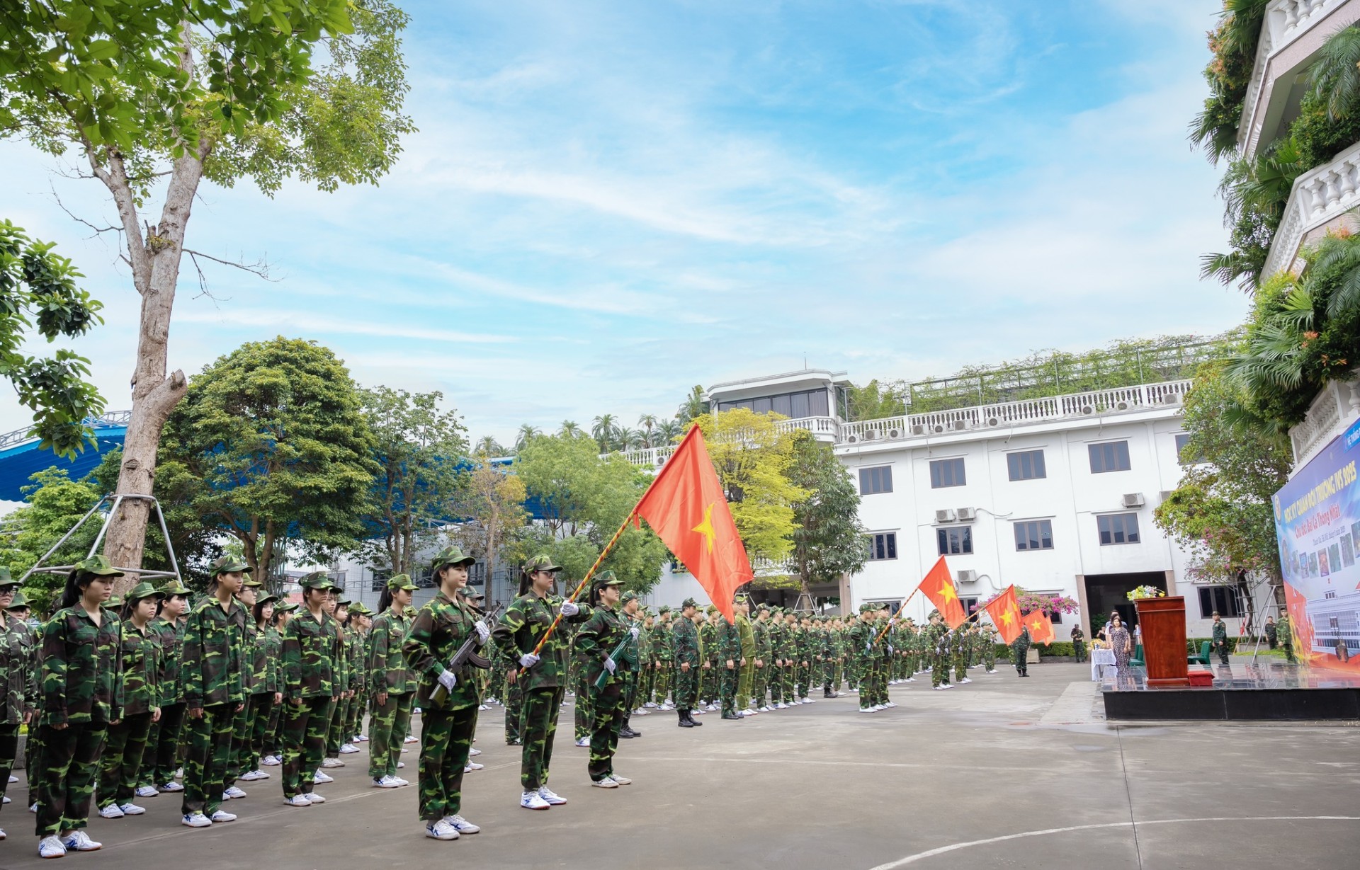Trường nội trú IVS?