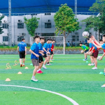 Lớp ngoại khóa bóng đá.