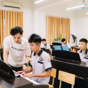 Lớp ngoại khóa Piano.